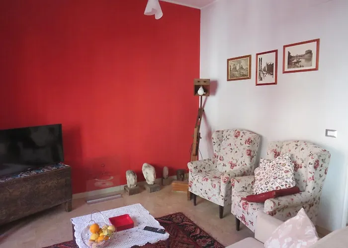 לינה וארוחת בוקר Maddy House 3*